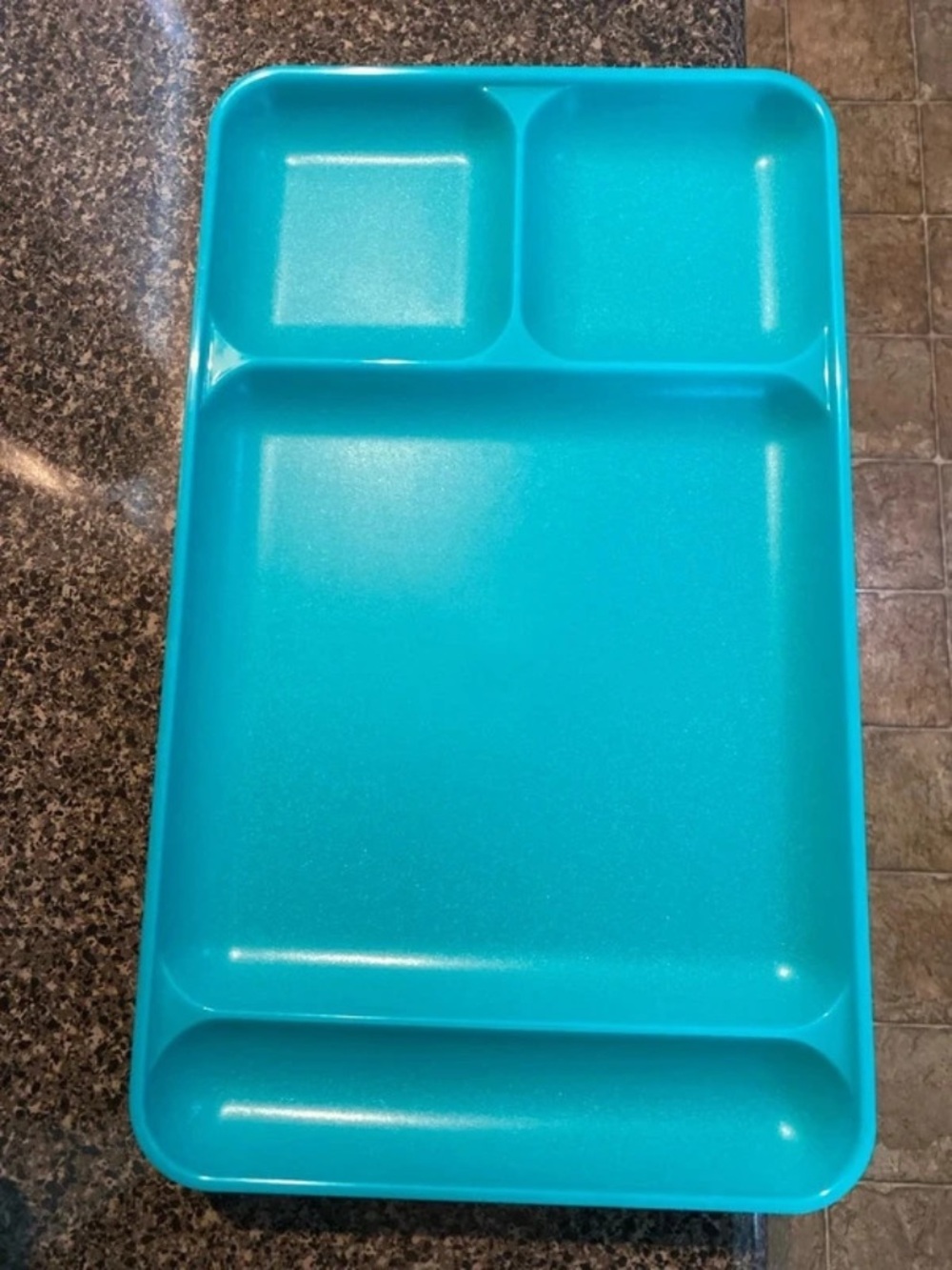 4 pc Tupperware dining tray